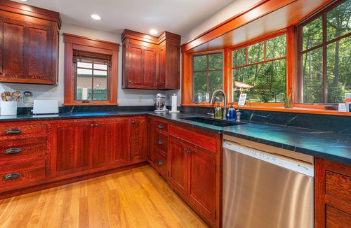 Woolwich House | Windward Lodge- stunning, dog-friendly private waterfront retreat. Seasonal dock
