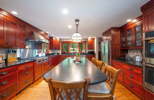 Woolwich House | Windward Lodge- stunning, dog-friendly private waterfront retreat. Seasonal dock