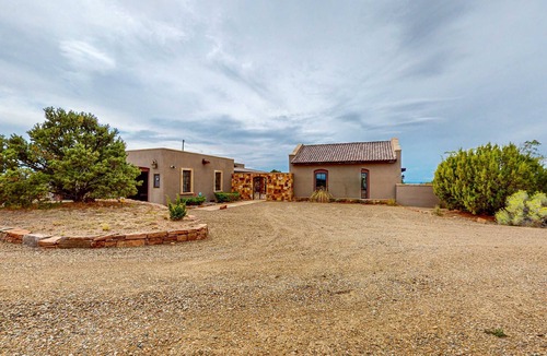 Eldorado at Santa Fe House | Windy Acres Retreat - Patio, Outdoor Kitchen, Gym