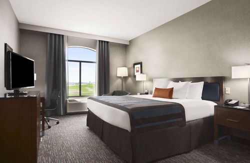 Bismarck Hotel | Wingate by Wyndham Bismarck