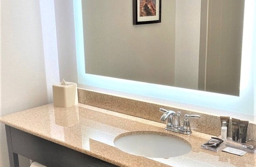 Erie Hotel | Wingate by Wyndham Erie