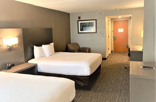 Erie Hotel | Wingate by Wyndham Erie
