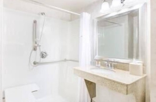 Erie Hotel | Wingate by Wyndham Erie