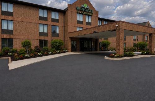 Livonia Hotel | Wingate by Wyndham Livonia