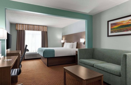 Jeffersontown Hotel | Wingate by Wyndham Louisville East
