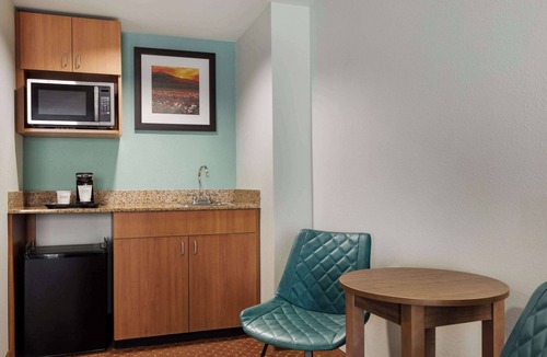 Jeffersontown Hotel | Wingate by Wyndham Louisville East