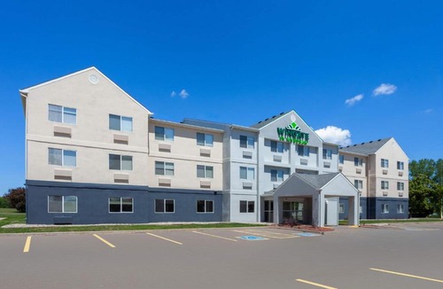 Oshkosh Hotel | Wingate by Wyndham Oshkosh