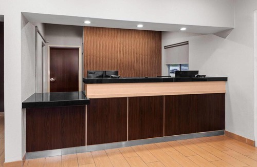 Oshkosh Hotel | Wingate by Wyndham Oshkosh