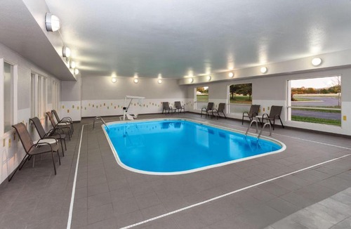 Oshkosh Hotel | Wingate by Wyndham Oshkosh