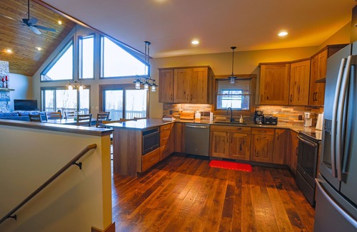 Presque Isle Cabin | WinMan Paradise! ON Water! Finished BSMT!