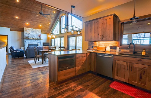 Presque Isle Cabin | WinMan Paradise! ON Water! Finished BSMT!