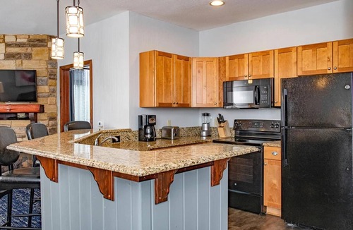 Lake Delton Resort | Wisconsin Dells Adventure! Glacier Canyon Resort w/Access to Water Parks!