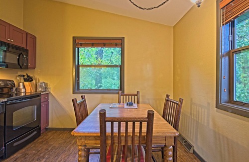 Wisconsin Dells Cottage | Wisconsin Dells | Pool & Waterpark Access | 2BR Cottage