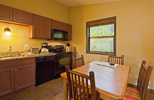 Wisconsin Dells Cottage | Wisconsin Dells | Pool & Waterpark Access | 2BR Cottage