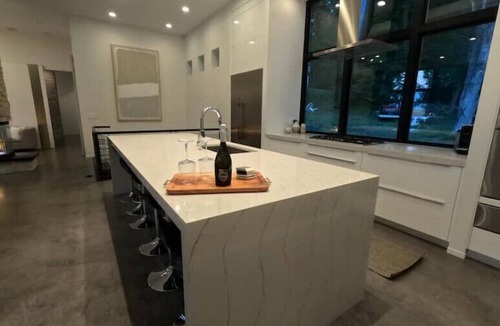 North Hudson House | with pool & hot tub!