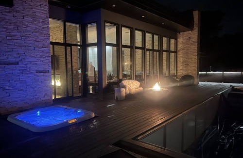 North Hudson House | with pool & hot tub!
