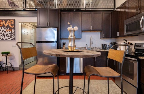 Italian Village Apartment | Wonderbread Loft - Short North - Free Parking!