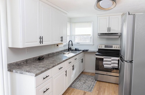 Kenyon Cottage | Wonderful 3-bedroom cottage in South Kingstown - Beach Passes Included