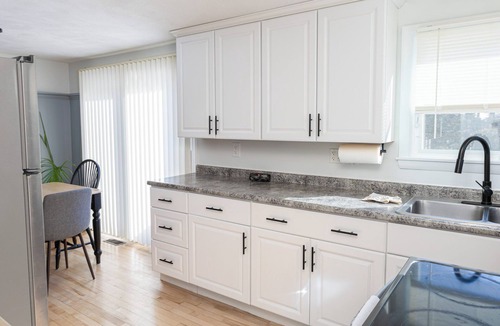 Kenyon Cottage | Wonderful 3-bedroom cottage in South Kingstown - Beach Passes Included