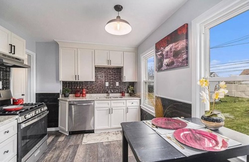 Eastpointe House | Wonderful 3-bedroom house with AC in welcoming Eastpointe