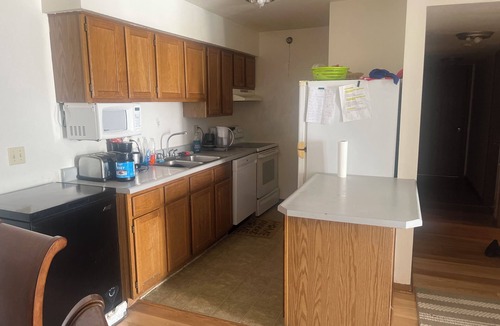 Hillcrest Apartment | Wonderful apartment with AC in charming Lawrence