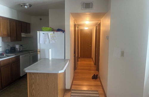 Hillcrest Apartment | Wonderful apartment with AC in charming Lawrence