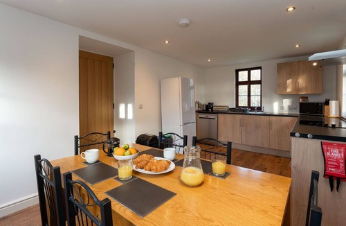 Inverarnie House | Wonderful private villa for 6 guests with WIFI, TV and panoramic view
