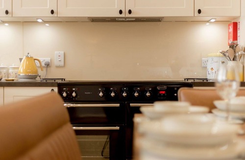 Maybole House | Wonderful private villa for 8 guests with WIFI, TV, terrace, pets allowed and panoramic view