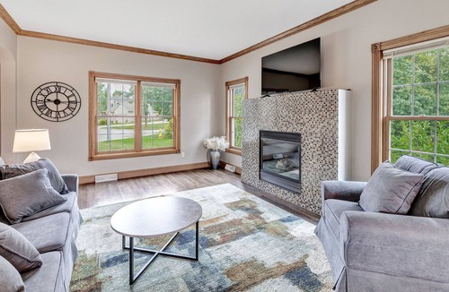 Green Bay House | Wooded Cul-De-Sac Oasis