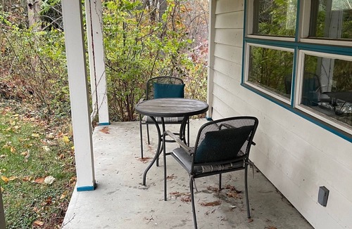 Athens House | Wooded Scenic & Modern Home Near Campus
