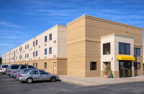 Greenwich Hotel | Woodland Inn & Suites Extended Stay - 1 King Bed Non Smoking