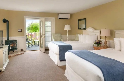 Boothbay Harbor Cabin | Woodlandview Lodge | 2 Queens + Porch