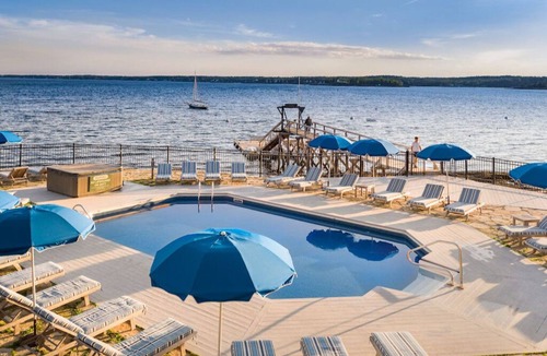 Boothbay Harbor Cabin | Woodlandview Lodge | 2 Queens + Porch