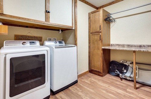 Woodruff House | Woodruff Home w/Lake Access & Pier, Near Town!
