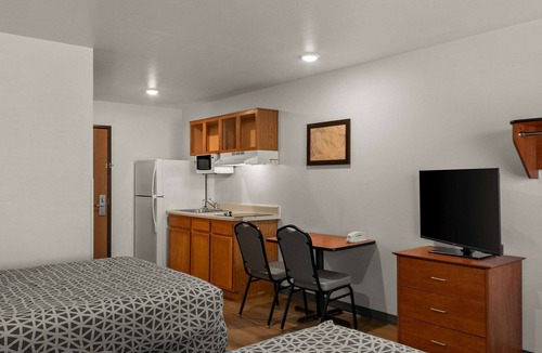 Evansville Hotel | WoodSpring Suites Evansville East