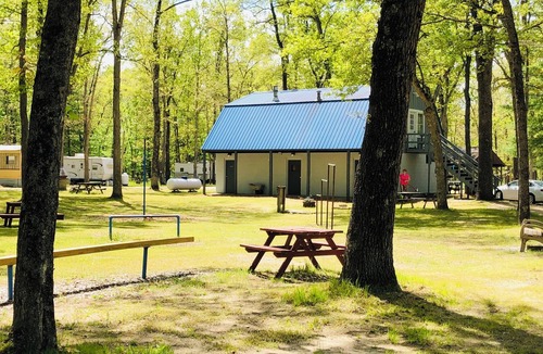 Irons RV Rental | Woodsy fun 3 queen bed rental with AC , firepit NW recreational sports in Irons