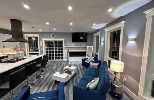 North Deering House | WOW! Coastal Getaway: Hot Tub+FirePit+ Dream Home+