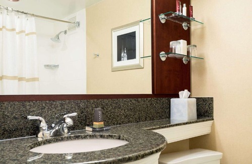 Cleveland Hotel | Wyndham Cleveland Airport