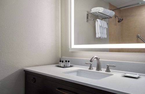 McKnight Hotel | Wyndham Garden Pittsburgh Airport