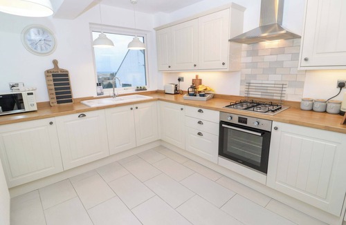 Amble House | WYNDING APARTMENT, pet friendly in Amble