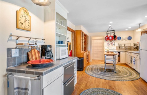 Northwest Harwich House | Your Cape Getaway – Beach Plum Cottage
