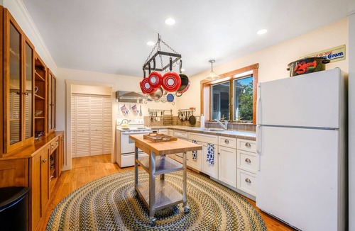 Northwest Harwich House | Your Cape Getaway – Beach Plum Cottage