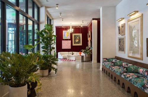 East Market District House | Your Getaway, Perfected! 3 Double Queen Room! Near Churchill Downs!