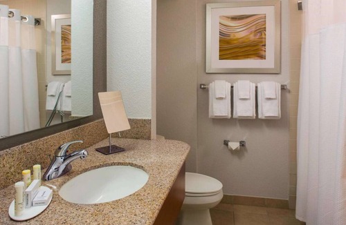 South Lowell Hotel | Your Home Away From Home! 2 Modern Units, Near Swanson Meadows Golf Course