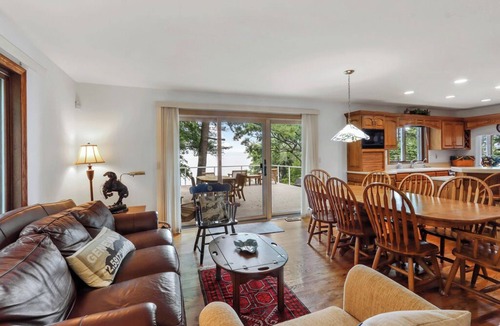 Zenda House | Your Waterfront Retreat with a Sprawling Deck & Amazing Sunsets!