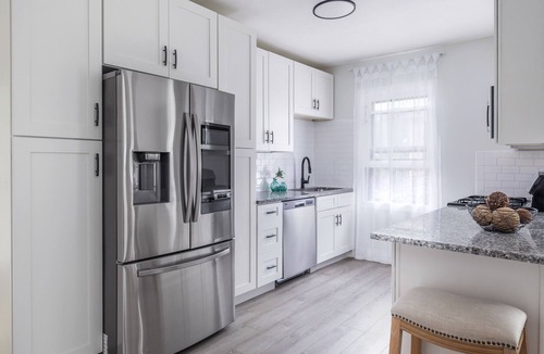 Avondale Apartment | Zooview Haven: A Family Retreat