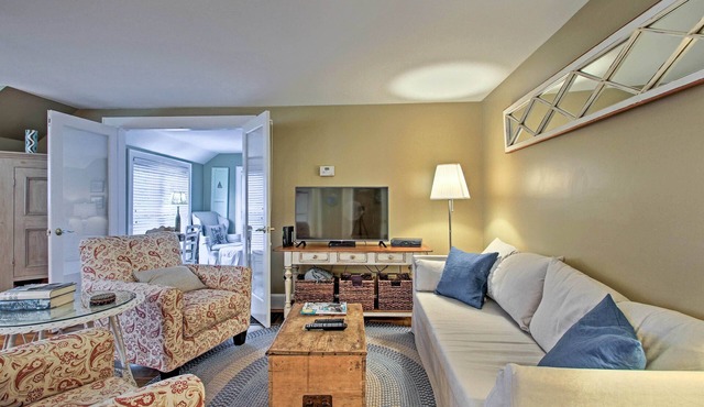 1/2 Mi to Beach: Lovely Guesthouse in Kennebunk!