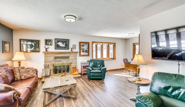 1/2 Mi to Dtwn: Pierre Family Home w/Patio