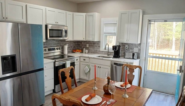 1-bd Sandwich apartment in duplex w/AC,WiFi,Porch