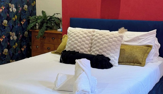 1 Bed Flat - Sleeps 5 - Pet friendly - Parking